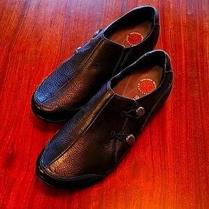 Dress shoes 👞 women's size 8.5 black by Taos Orthaheel *like new*